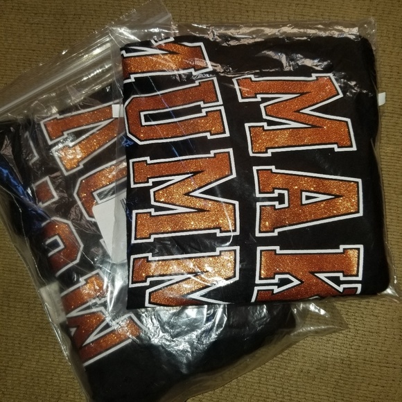 🆕️VS PINK, I Make Mummy Moves Tshirt - Picture 2 of 5